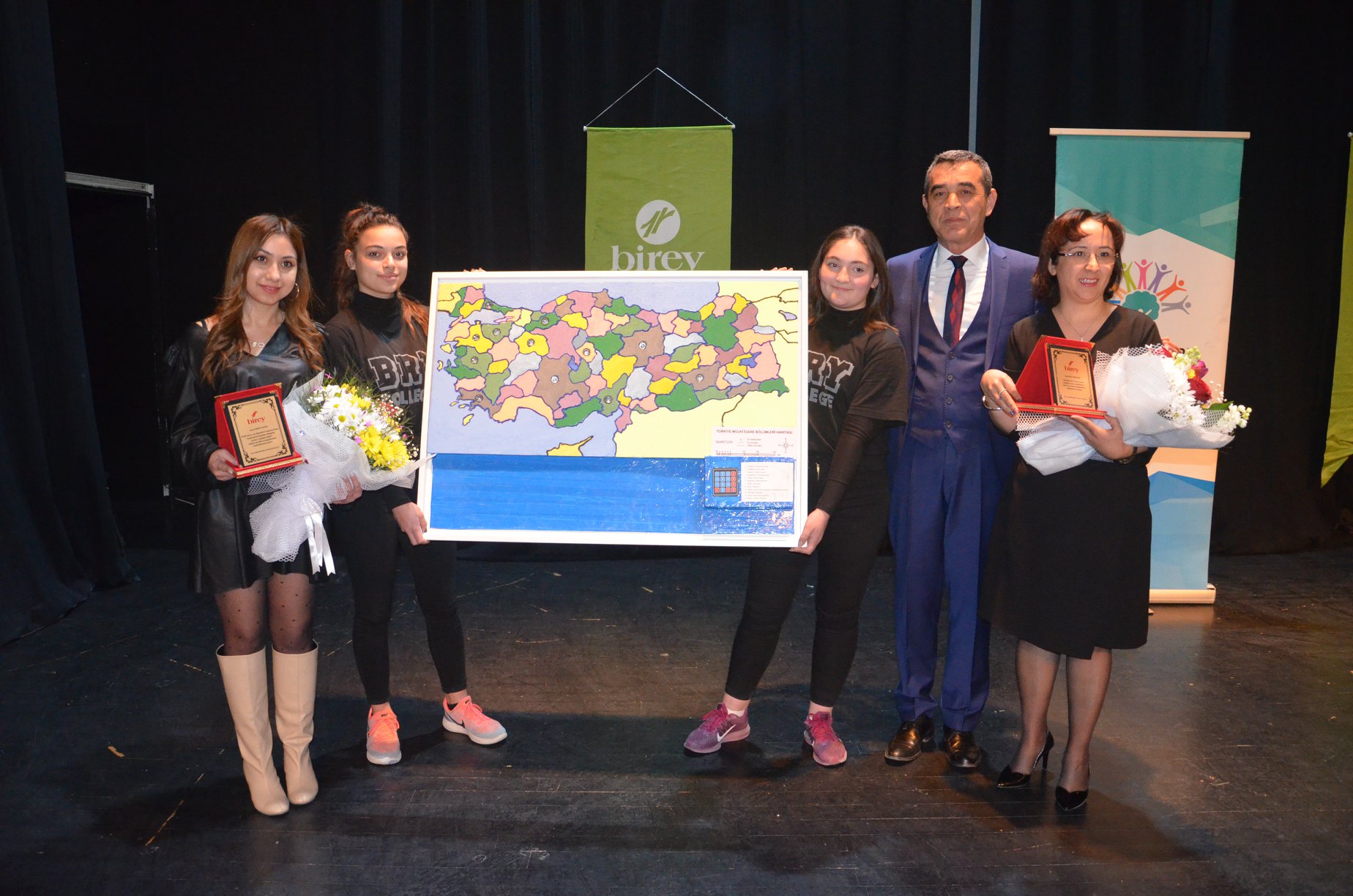 Birey | Blog | Eskişehir Birey Kolej'den 1Haritamla Oynuyorum, Şairimi Tanıyorum" projesi  Bölge Finalinde 